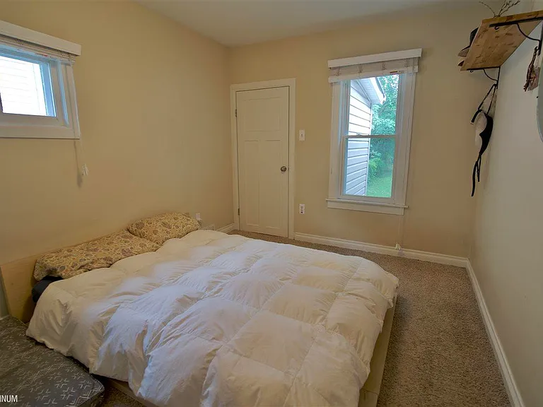 564 Stratford Rd — Photo 7