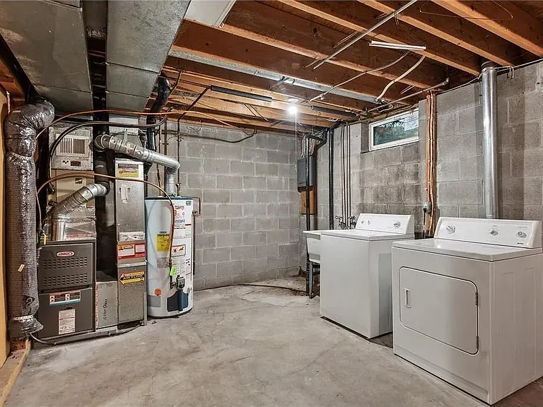 1239 Norton Ave NE — Photo 2
