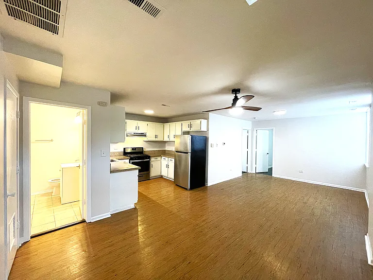 3227 S Aberdeen St #1M — Photo 1