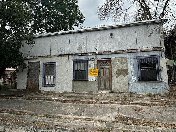 2nd image of 3002 Morales St