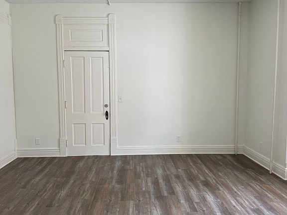 4th image of 1038 Heath St #1/2