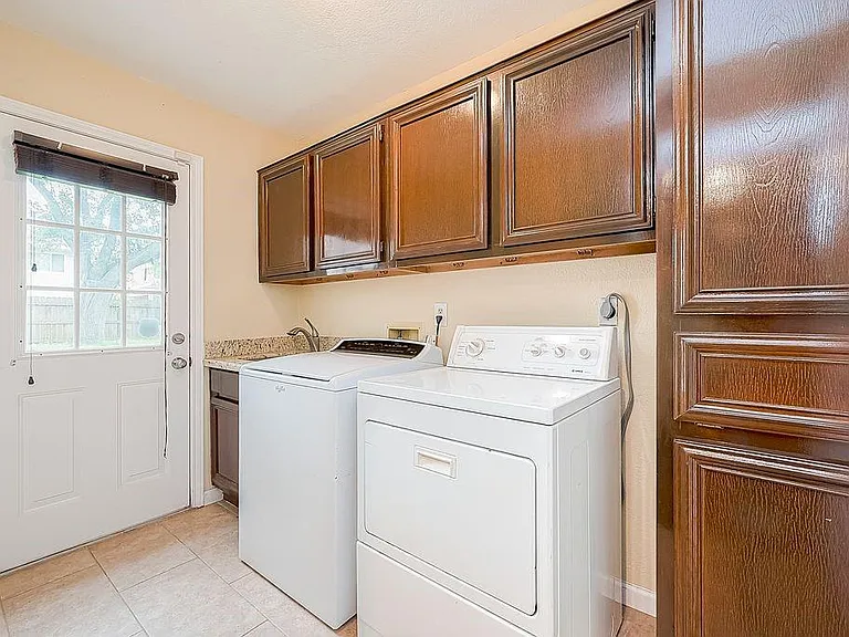 2039 Shorewood Ln — Photo 25