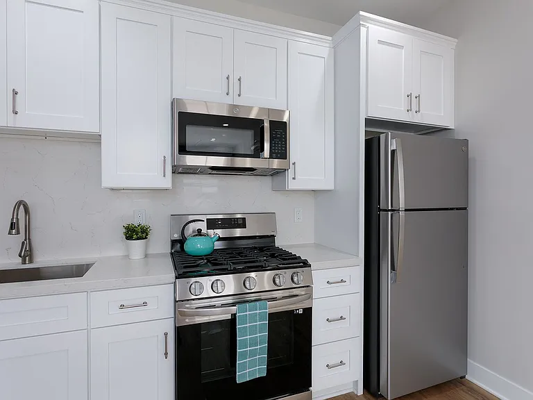 149 S Los Robles Ave — Photo 11