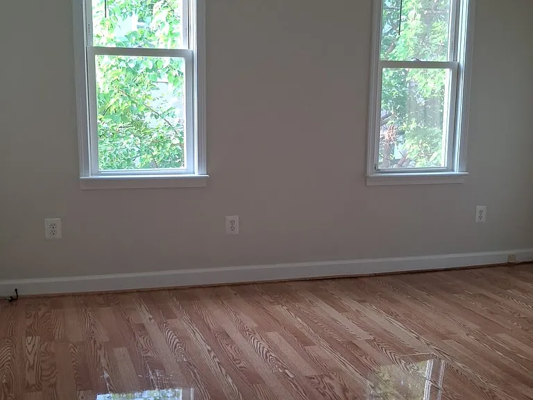 206 W 27th St — Photo 15