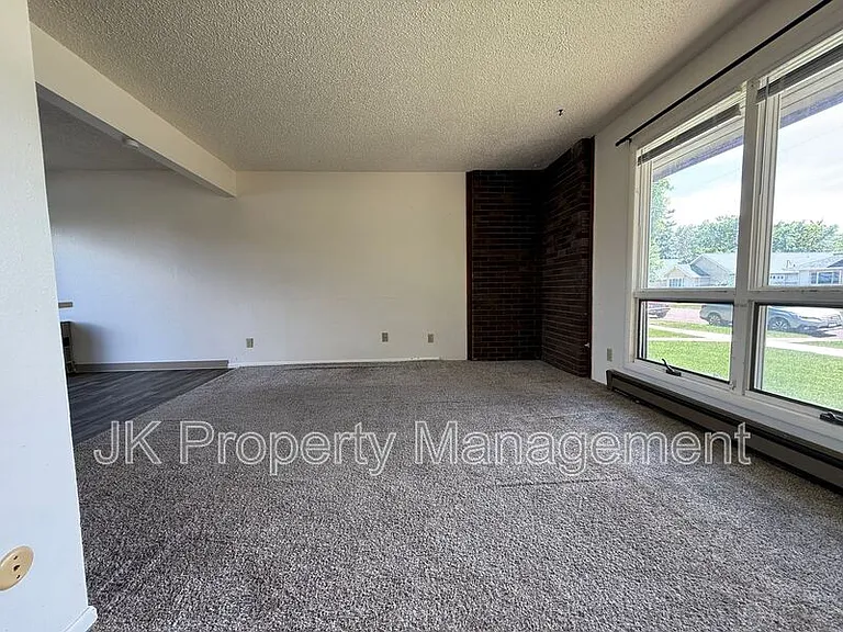 919 1st Ave SW #2 — Photo 8