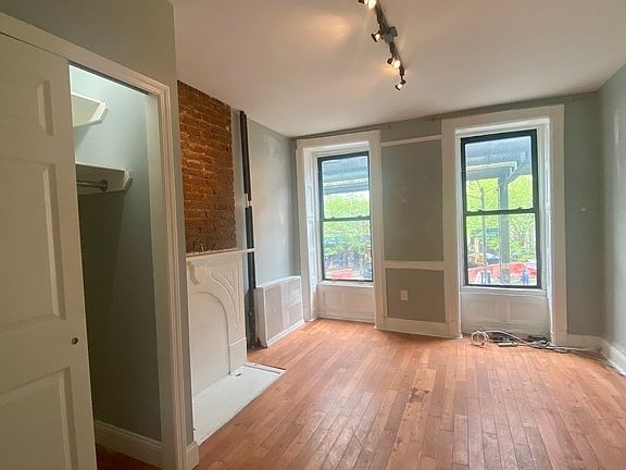 3rd image of 1465 Myrtle Ave #3F