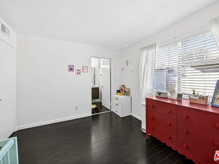 9034 Willis Ave #14 — Photo 16
