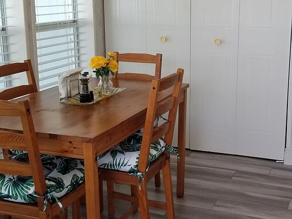 3rd image of 633 Periwinkle Cir