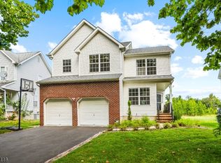 98 Canal View Dr, Lawrence Twp., NJ 08648