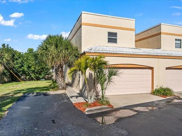 2274 Venetia Pl, Melbourne, FL 32903