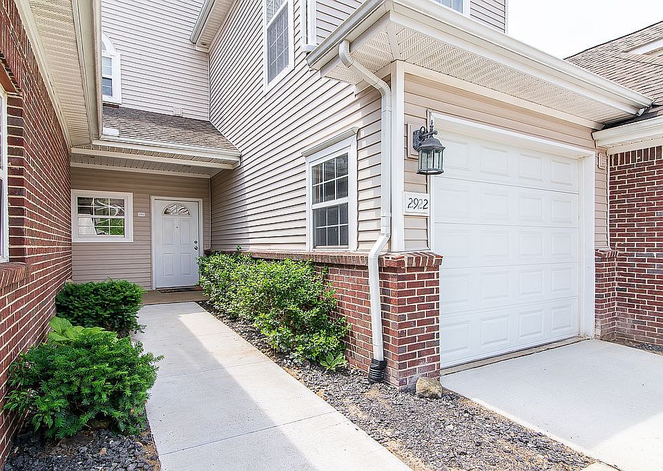 1st image of 2922 N Knightsbridge Cir
