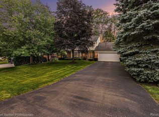 3316 Newgate Dr, Troy, MI 48084