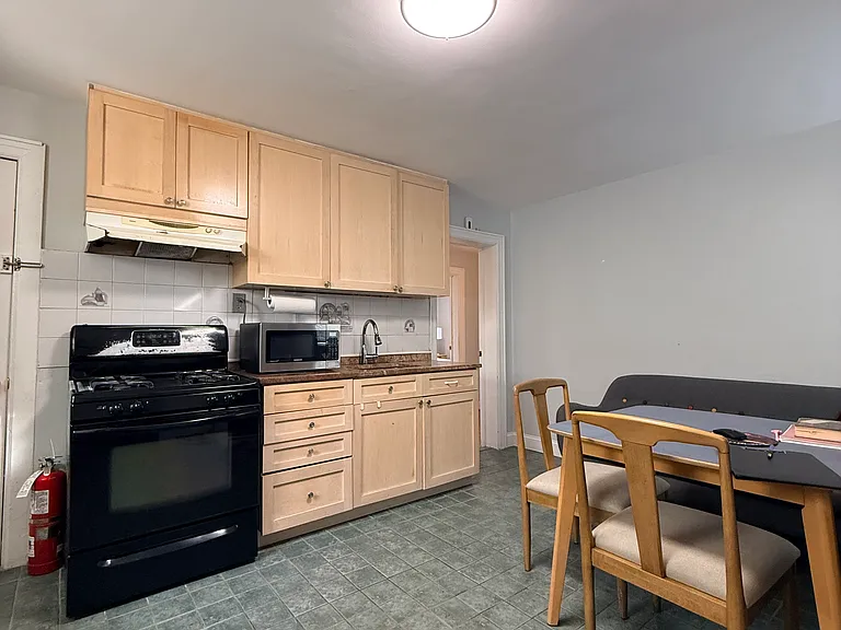 1014 Ponsi St #B — Photo 2