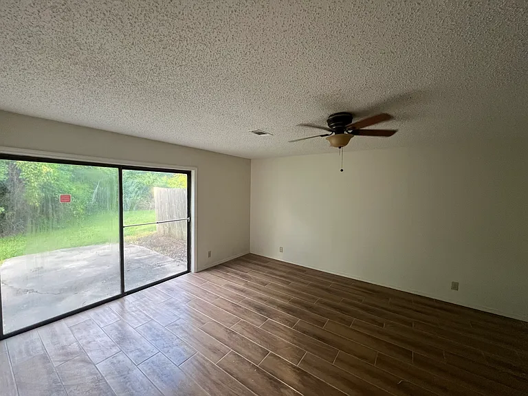 38 Colonial Dr #B — Photo 1