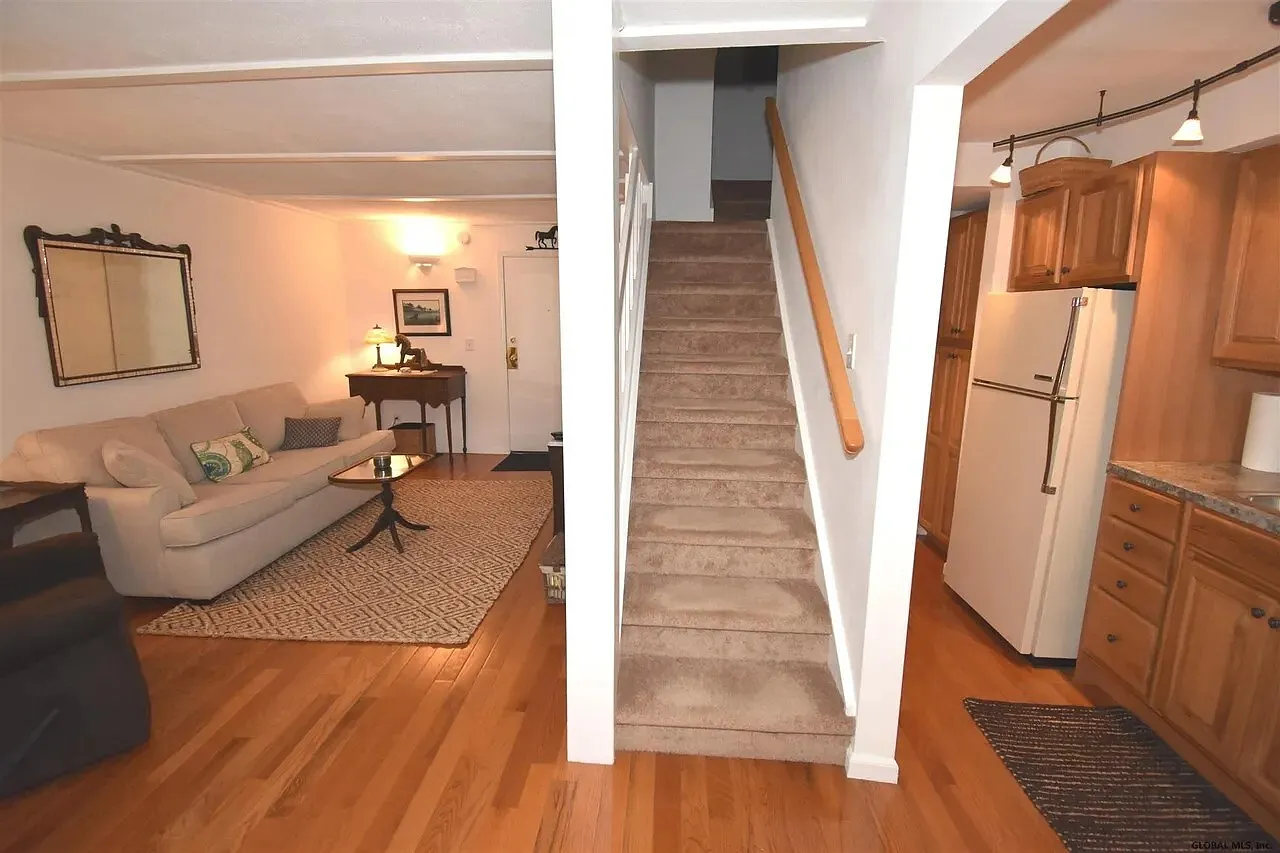 125 Union Ave — Photo 2