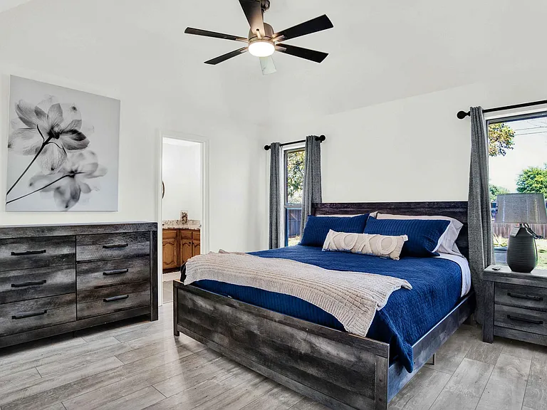 8060 Christie Dr — Photo 8