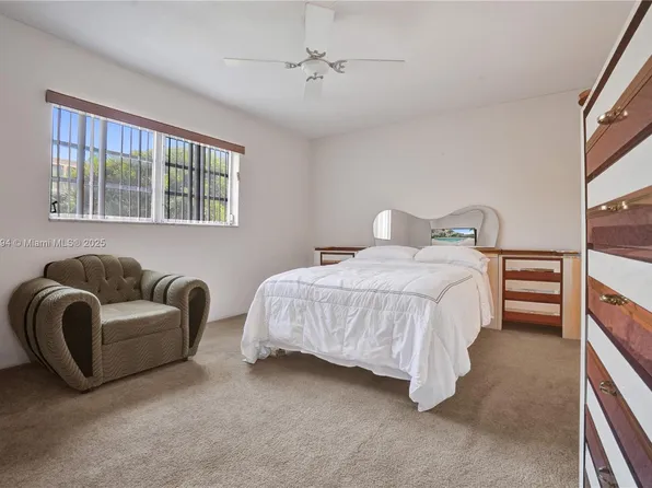 218 NE 12th Ave APT 302, Hallandale Beach, FL 33009