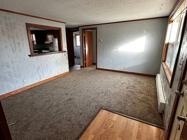 722 SW 4th St — Photo 3