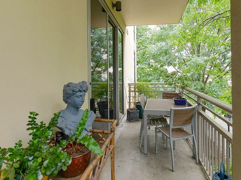 701 Royal Ct #306 — Photo 34