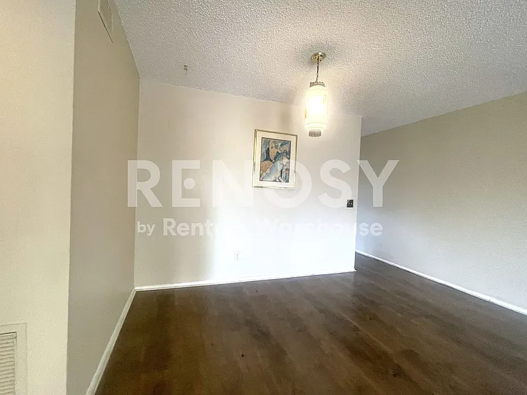 2402 Ecuadorian Way #28 — Photo 2