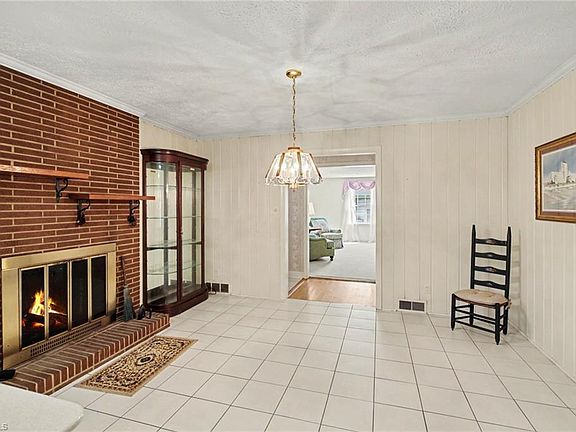 5th image of 2910 Birchwood Dr