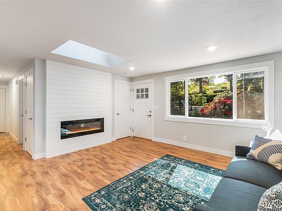 4th image of 1323 Buena Vista Ave