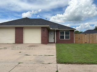 401-403 E. Asher Ct., Rogers, AR 72758
