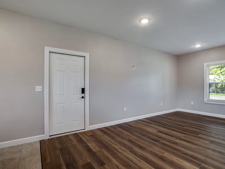217 Kenneth St — Photo 31