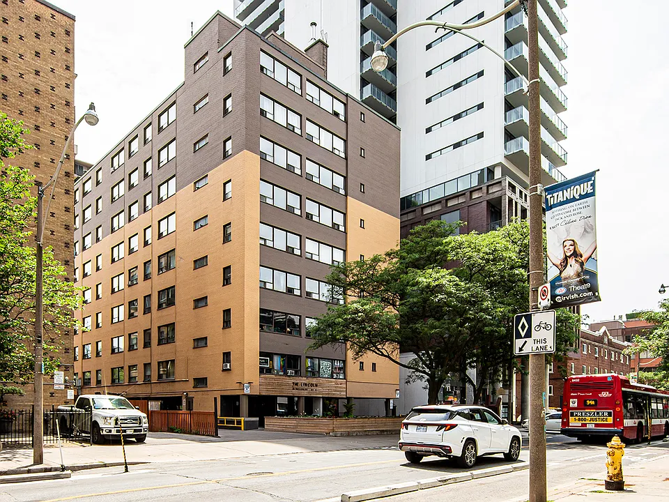 85 Wellesley St E