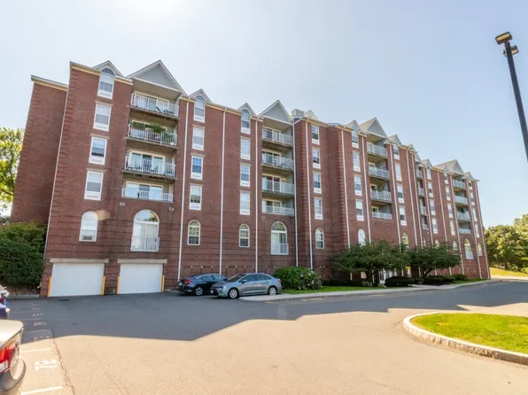 100 Boatswains Way APT 308, Chelsea, MA 02150
