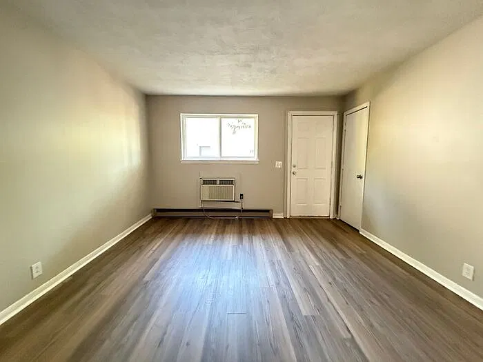 2 bed, 1.0 bath, 756 sqft, $1,195 — Photo 2