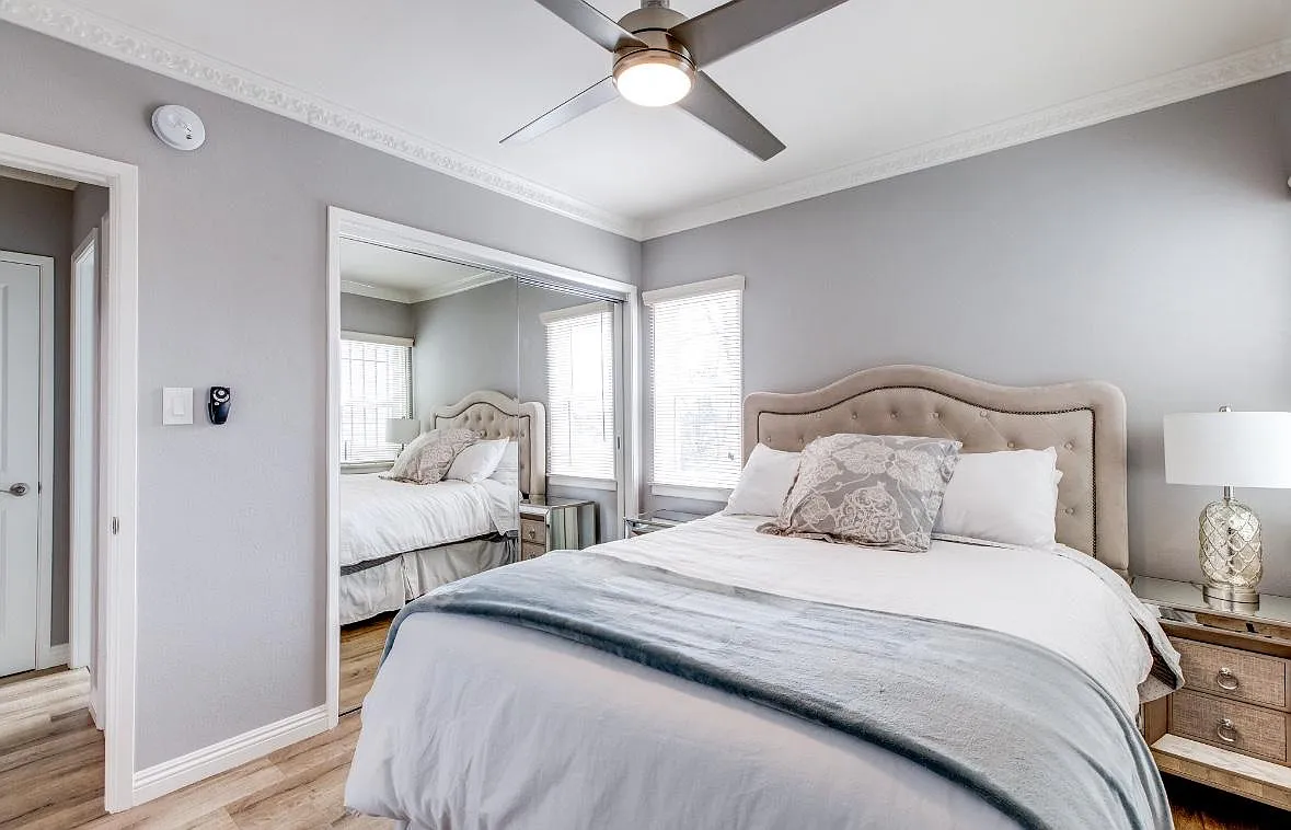 2244 W Adams Blvd — Photo 1