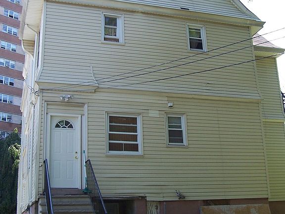 4th image of 33 Washington St