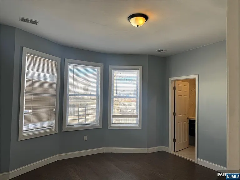 121 Carteret Ave — Photo 6