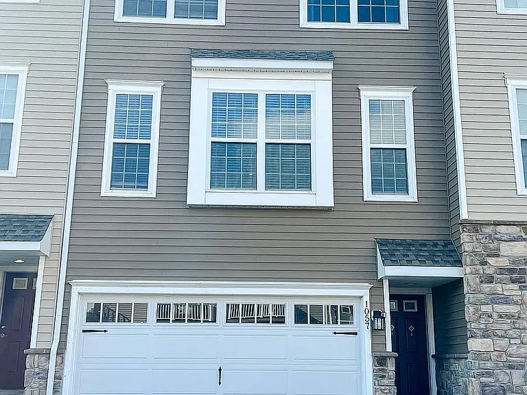 1057 Chapman Cir — Photo 1