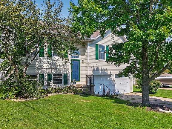 3rd image of 2677 Larch Ct