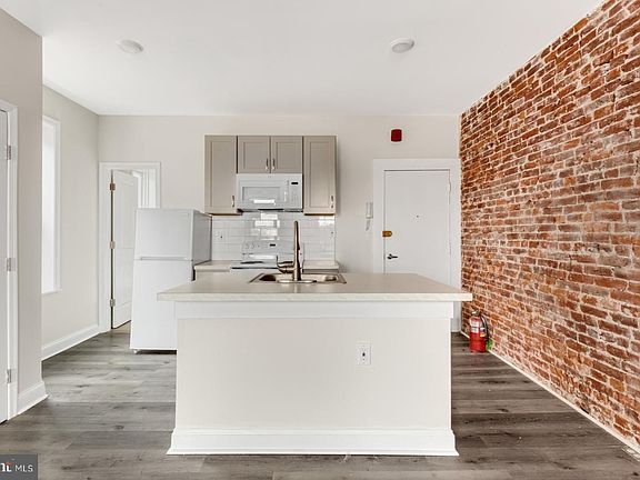 3rd image of 5038 Walnut St Unit 3R
