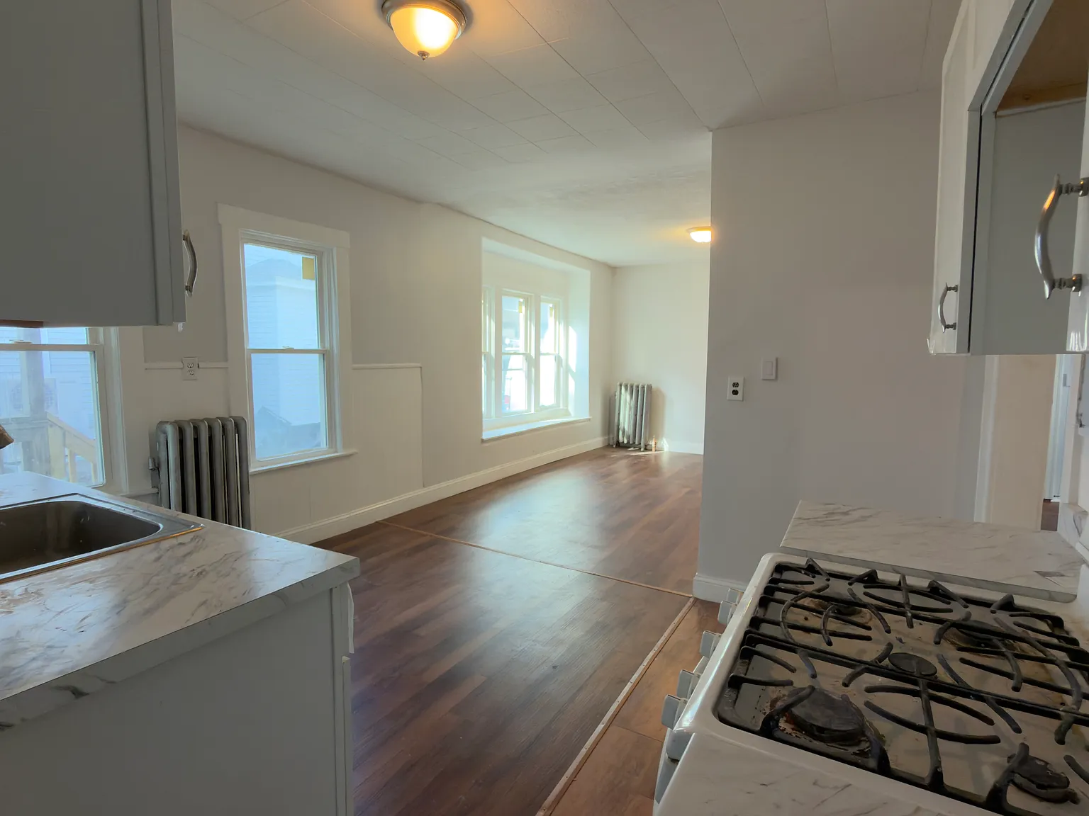 4 bed, 1400 sqft, $2,100 — Photo 3