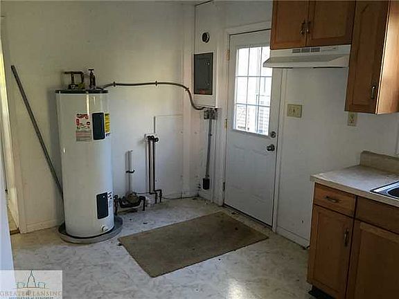 3rd image of 2507 W Washtenaw St
