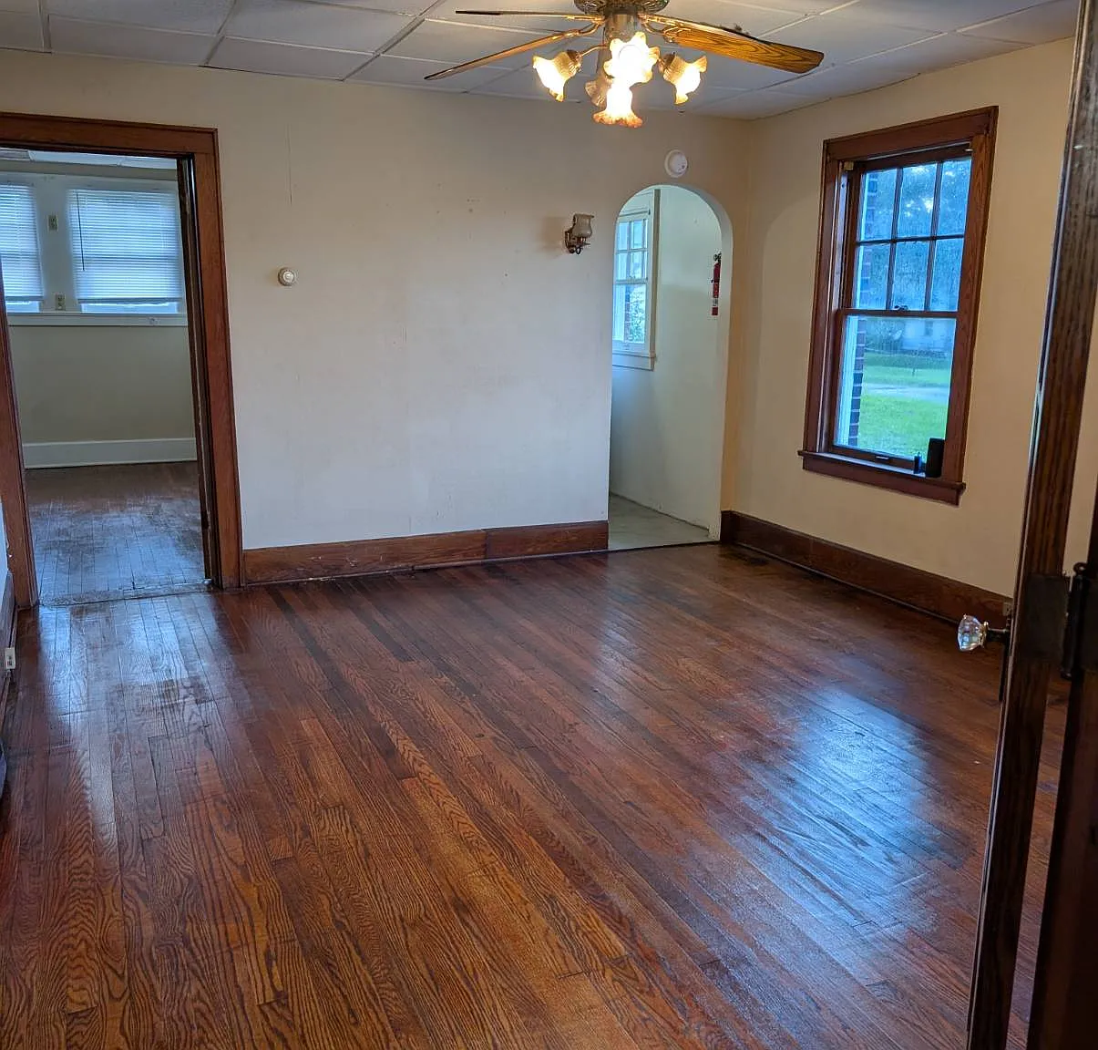 2 bed, 1.0 bath, $550 — Photo 4