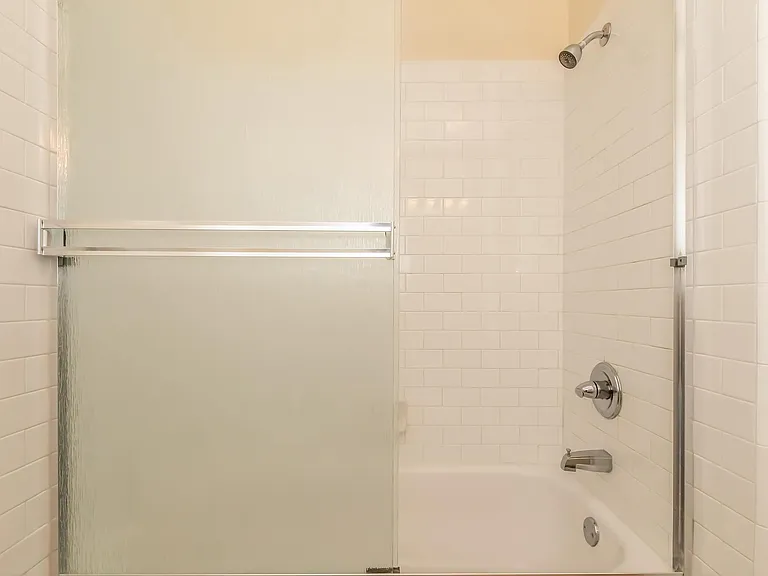 Ocean West Apartments — Photo 40