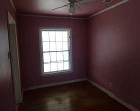4th image of 132 W Avenue F