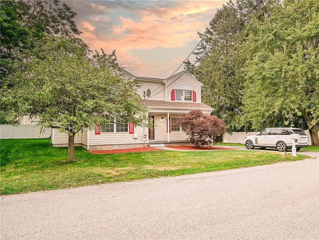 4 bed, 3.0 bath, 1881 sqft, $4,500 — Photo 1