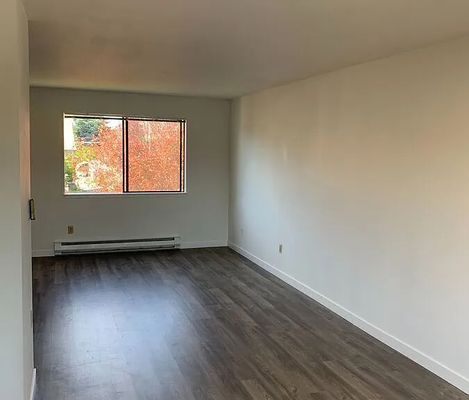 10737 Greenwood Ave N #403 — Photo 4