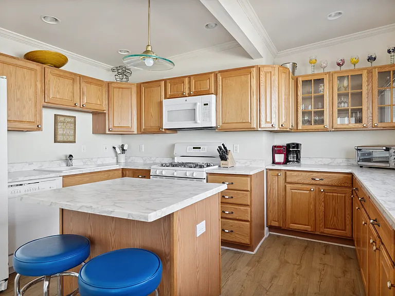 1414 Shore Dr — Photo 15