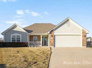 801 SE Hocker Ct, Lees Summit, MO 64081