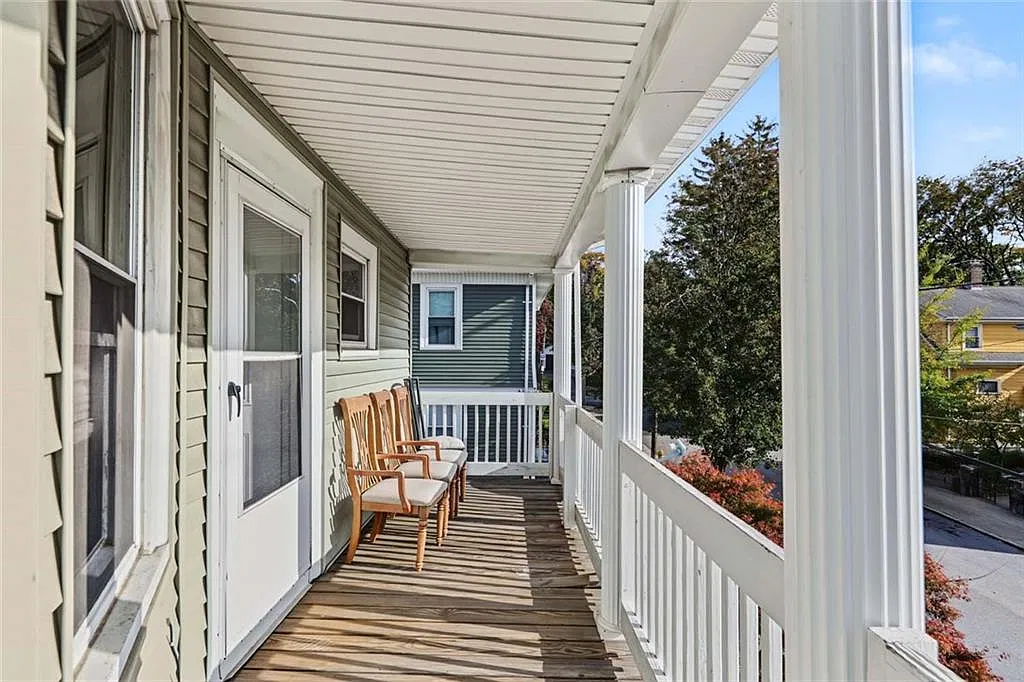 3 bed, 1.0 bath, 1317 sqft, $2,400 — Photo 4