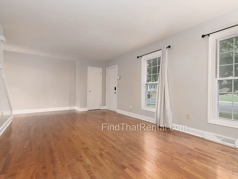1030 Northfield Dr — Photo 6