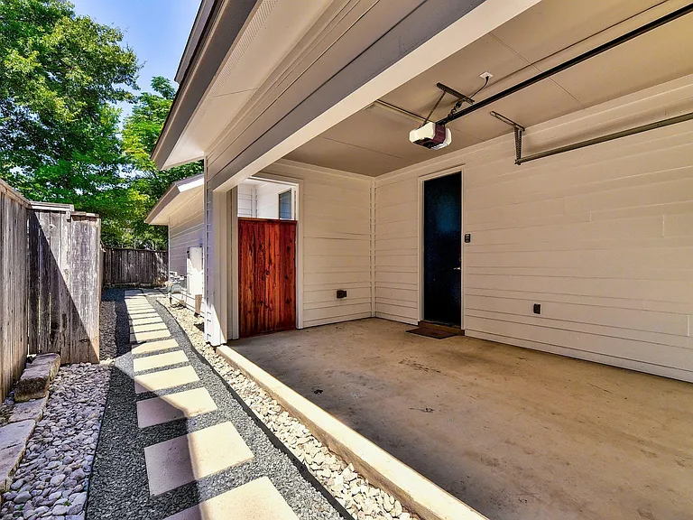 2204 Schriber St #B — Photo 27