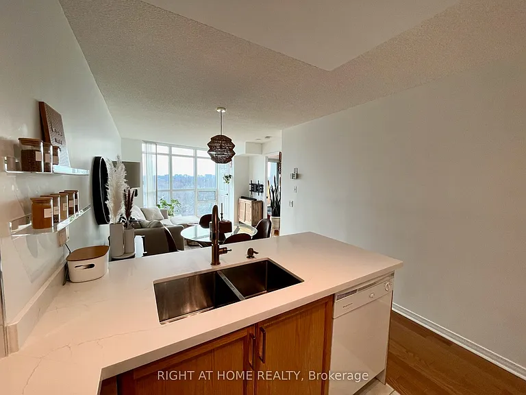 28 Harrison Garden Blvd #1007 — Photo 7